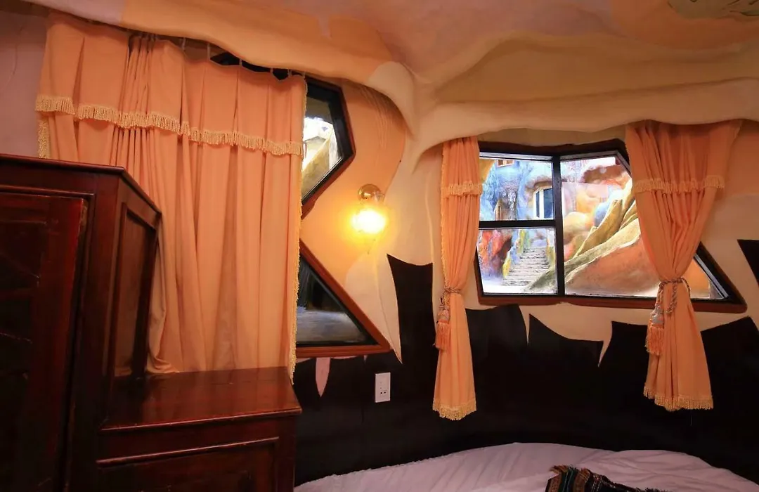 Crazy House-1