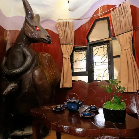 Crazy House-3