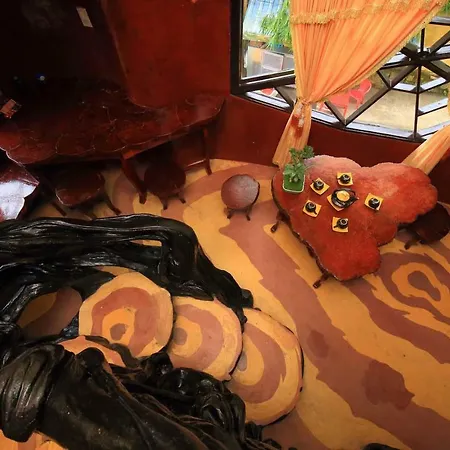 Crazy House-3